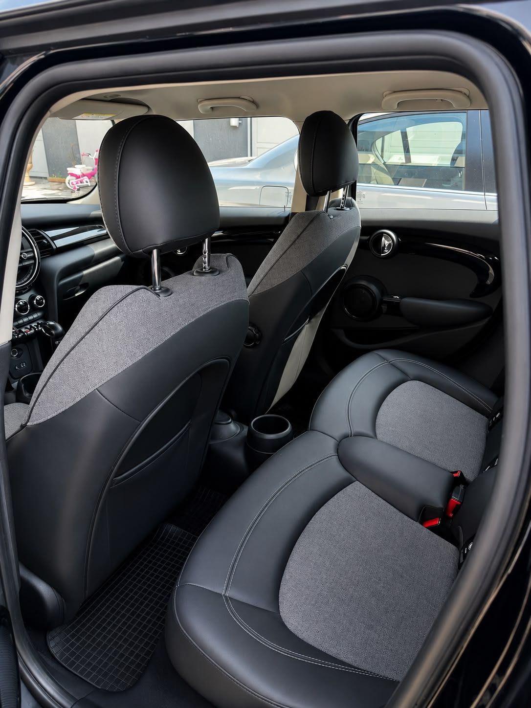 MINI Cooper 5 Door (F55) 2016 – photo 5 – rvacars Tolochenaz