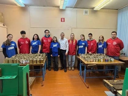 Активисты Молодой Гвардии и Волонтёрской Роты Орехово-Зуевского городского округа приняли участие в изготовлении окопных свечей