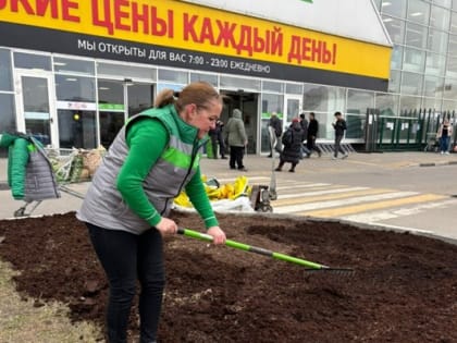 Более 1 тысячи сотрудников торговых предприятий Люберец поучаствовали в субботниках