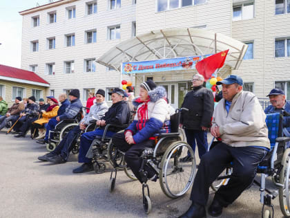 Ветеранов Климовского дома-интерната для престарелых и инвалидов поздравили с наступающим Днём Победы