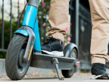 Необычный способ вандализма: борец с электросамокатами в Фрязино