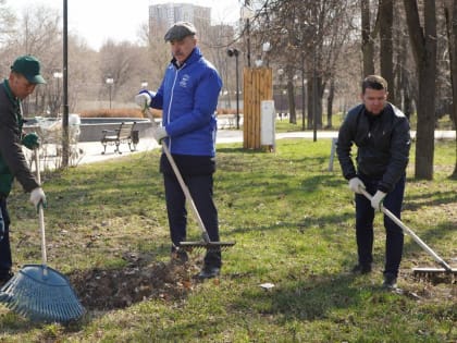 Владимир Ружицкий принял участие в субботнике в Люберцах