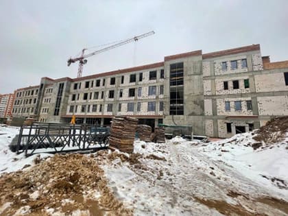 Новую школу в подмосковном Чехове завершили почти наполовину
