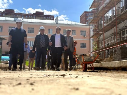 Префект Дмитрий Набокин посетил строящие социальные объекты