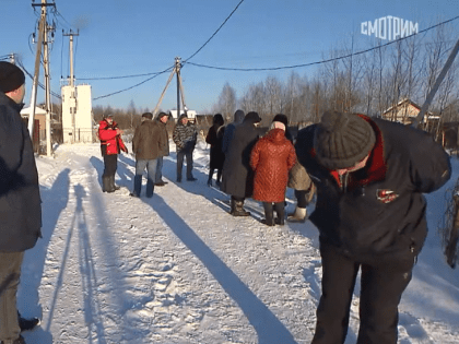 Деревня без дороги под Чеховом заинтересовала федеральное ТВ и Следственный комитет