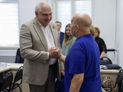 Партийцы Дзержинского поздравили отца мобилизованного бойца с днём рождения