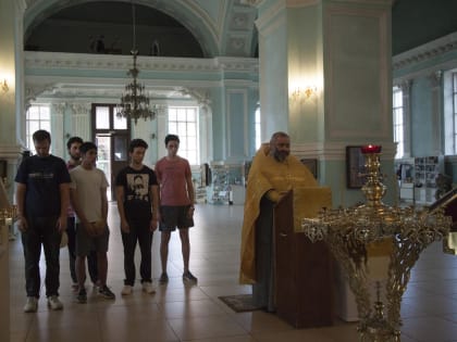 Завершение трудовой студенческой смены в Троицкого соборе Яхромы