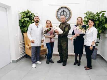 Председатель Совета депутатов Мария Тарасова поздравила с рождением дочери семью мобилизованного