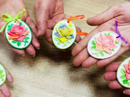 Каширские долголеты изготовили ароматические саше из гипса к 8 марта