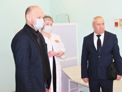 Замглавы администрации посетил взрослую поликлинику в Талдоме