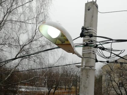 В Рузском округе меняют лампы в фонарях