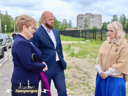 ВрИП Главы Электрогорска, Александр Кулаков совместно со своим заместителем Людмилой Шапар осмотрели территорию и внутреннее состояние здания МОУ «Лицей» корпус «Бета»