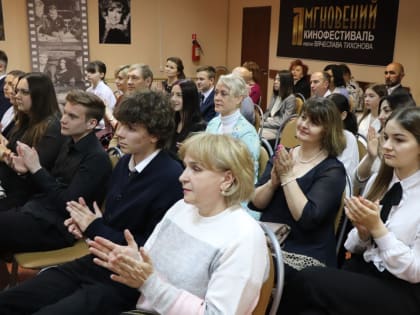 Одаренные юноши и девушки из Павловского Посада получили именные стипендии главы