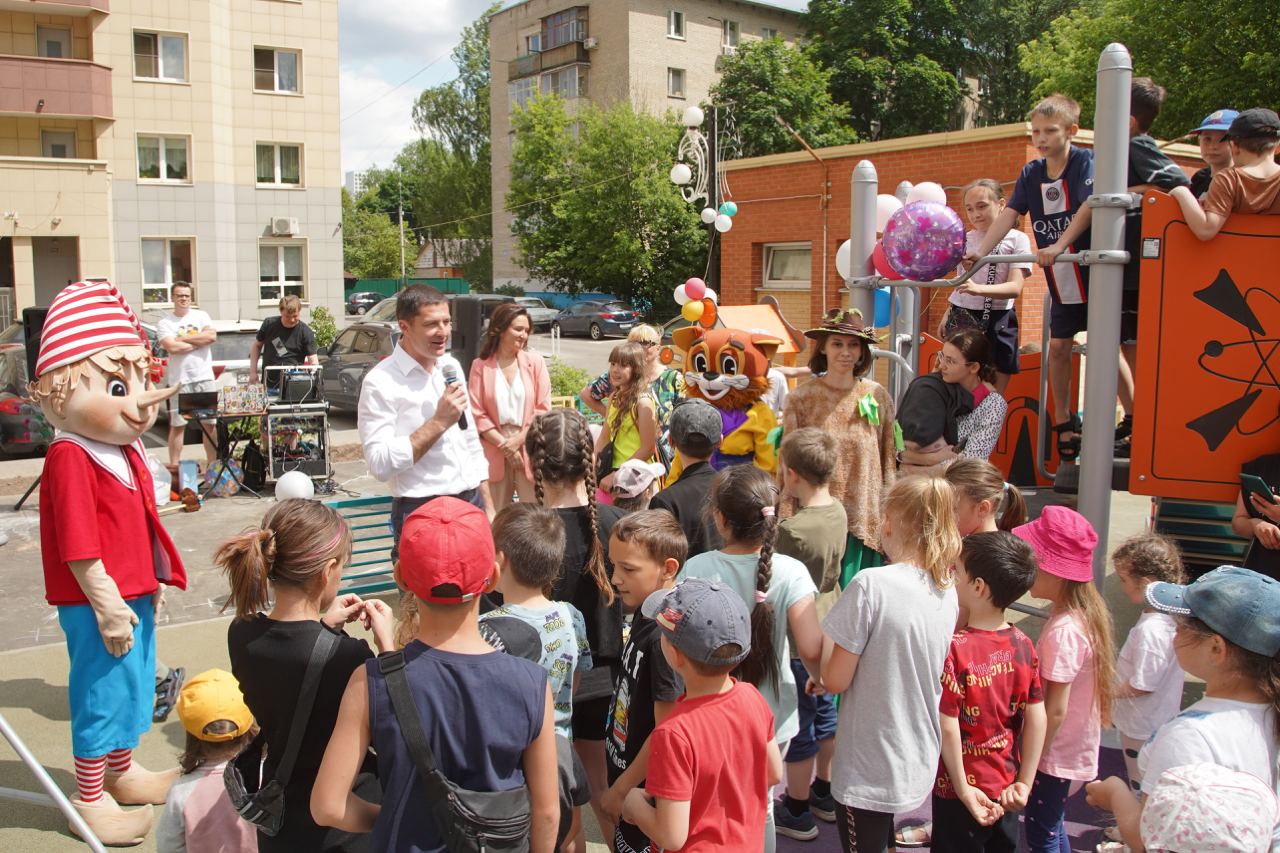 Новости люберцы телеграм. ЖК Люберцы парк открытие детского сада. Открытие детской площадки фото. Парк Астор летняя площадка.