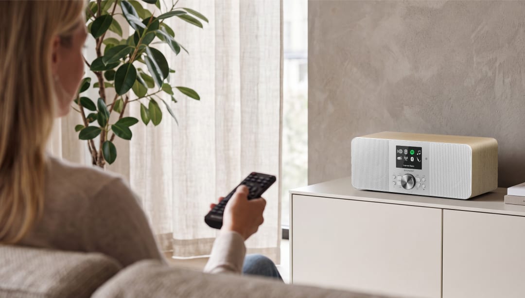 SmartRadio740_RMC_GY_00.jpg