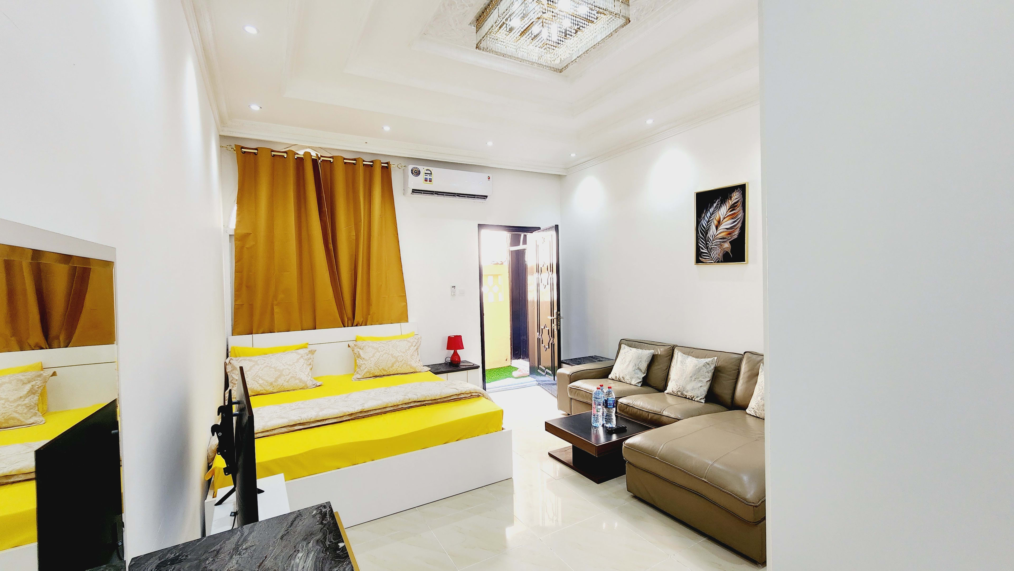 Fully furnished studio apartment with private entrance - photo 3