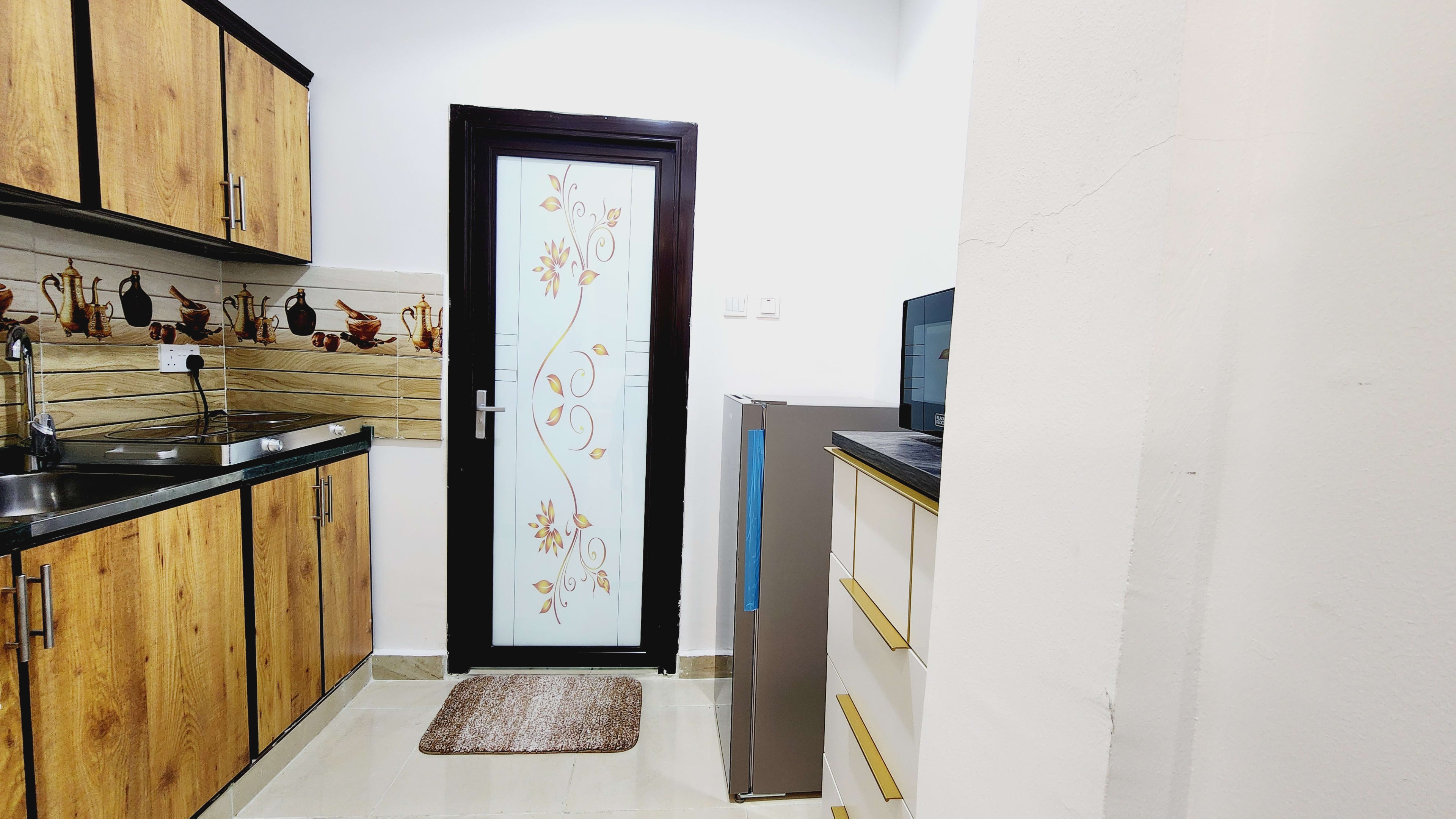 Fully furnished studio apartment with private entrance - photo 6