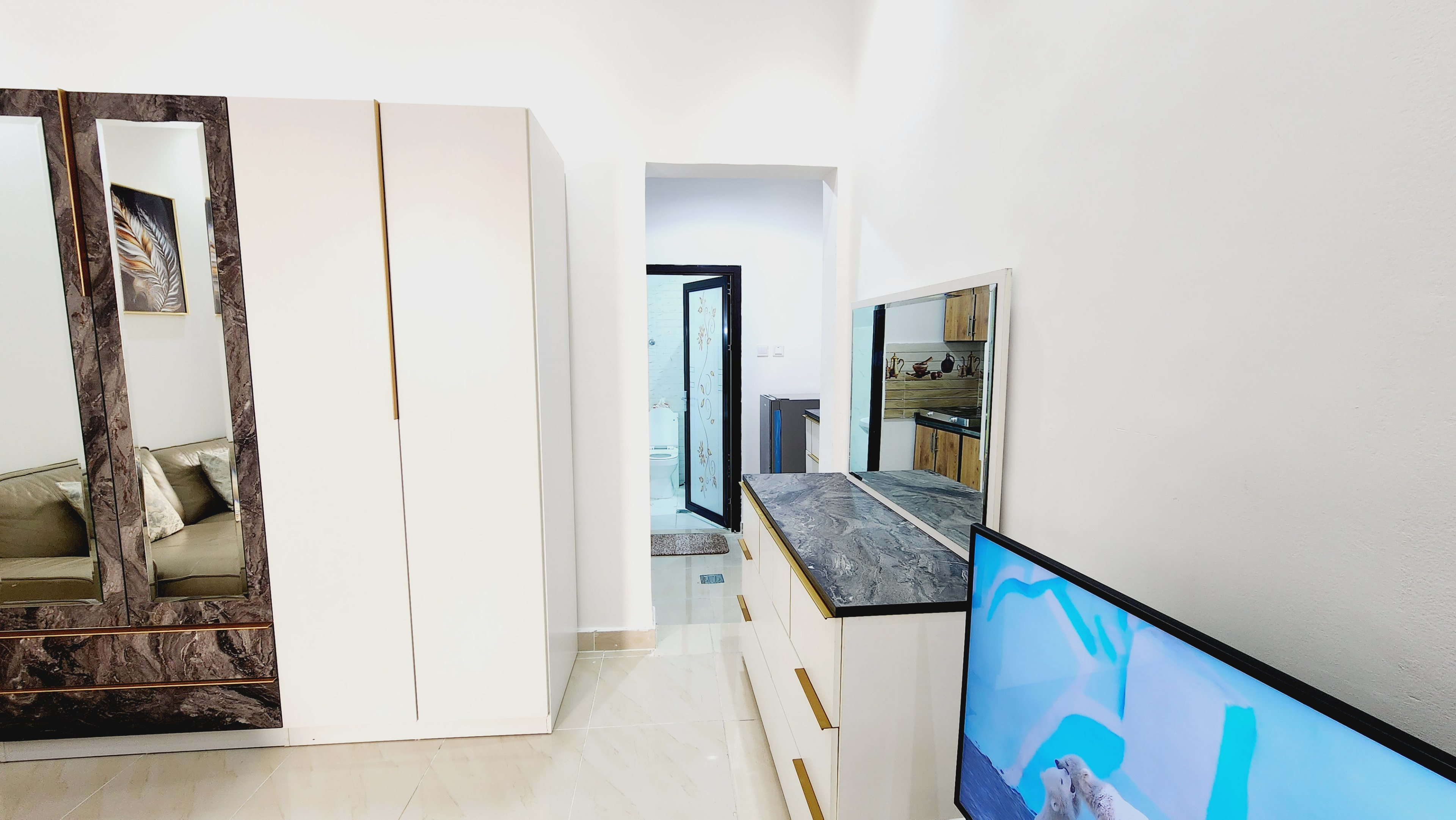 Fully furnished studio apartment with private entrance - photo 7