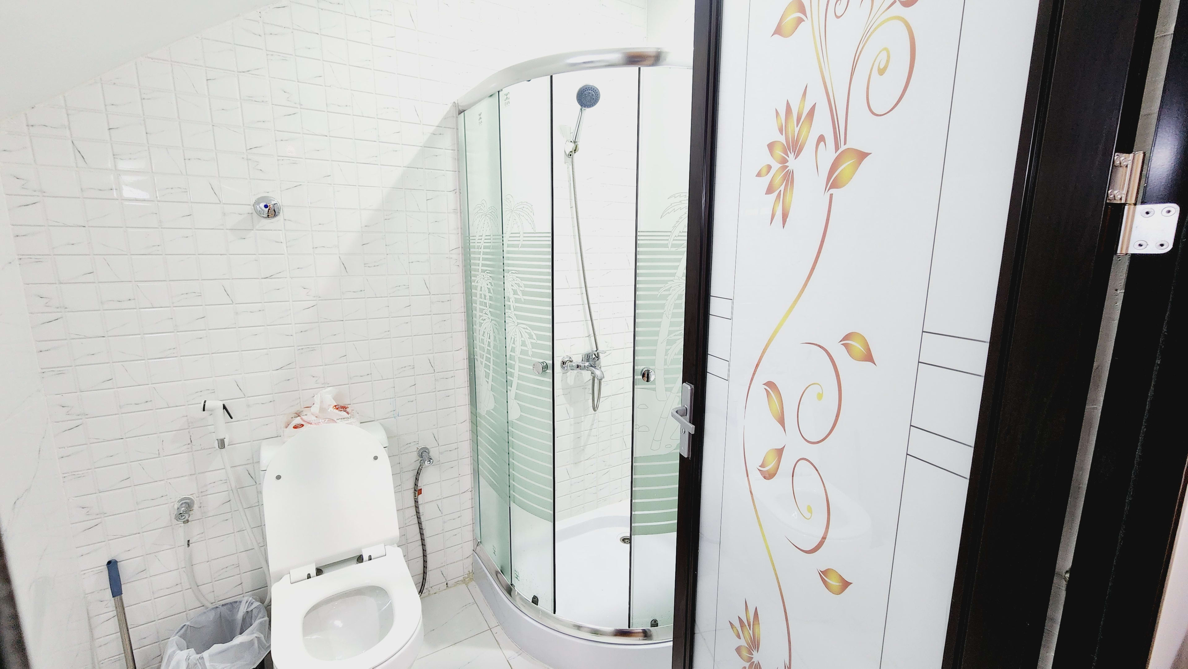 Fully furnished studio apartment with private entrance - photo 9