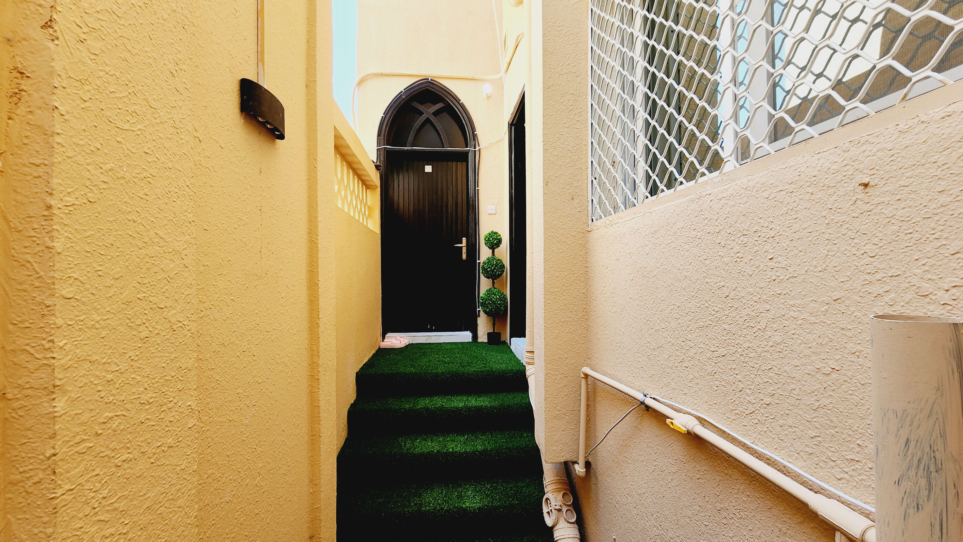 Fully furnished studio apartment with private entrance - photo 11