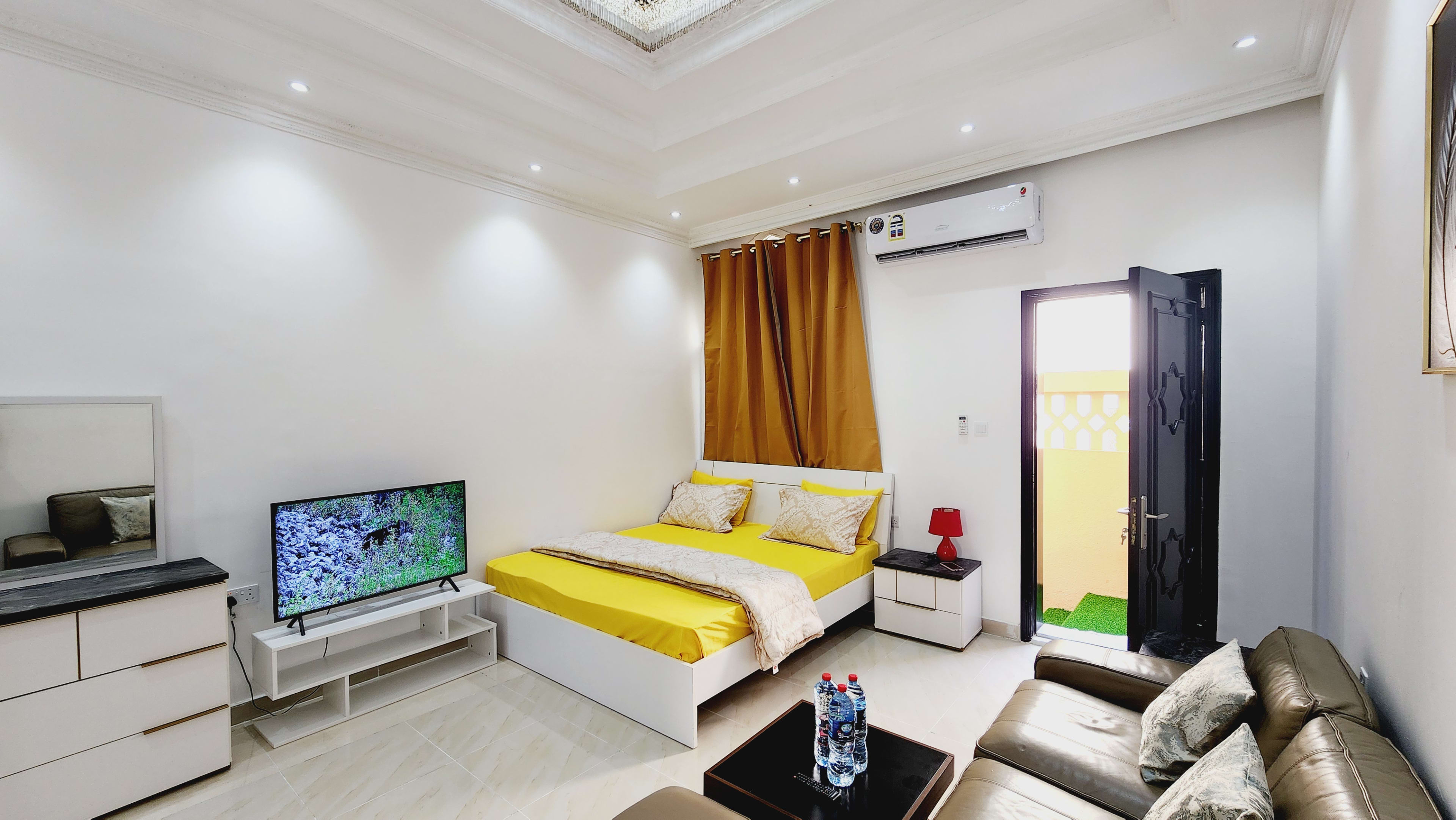 Fully furnished studio apartment with private entrance - photo 12