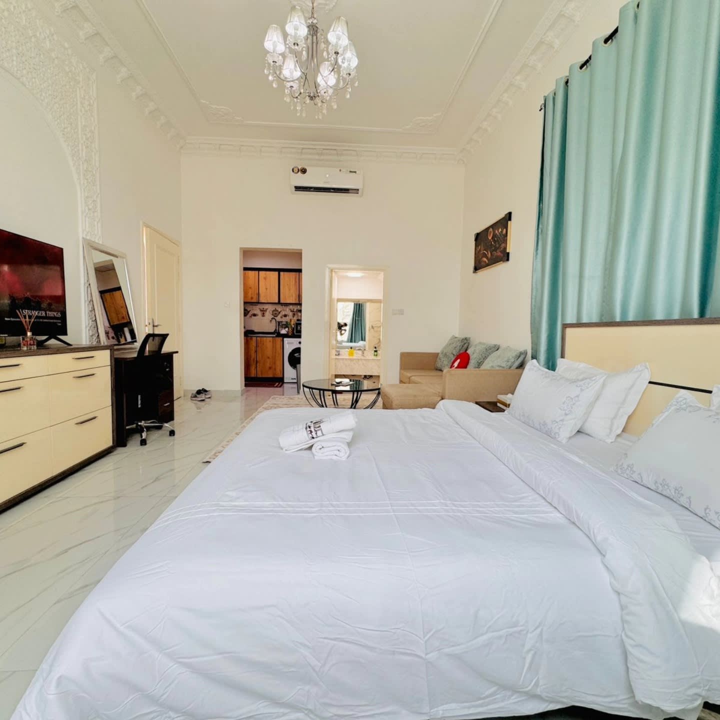 Fully Furnished Studio Apartment - photo 1