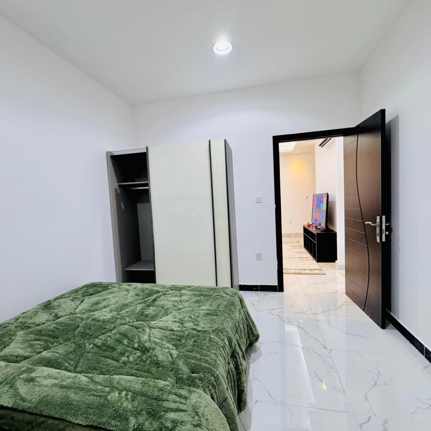 Fully furnished 1BHK apartment - photo 9