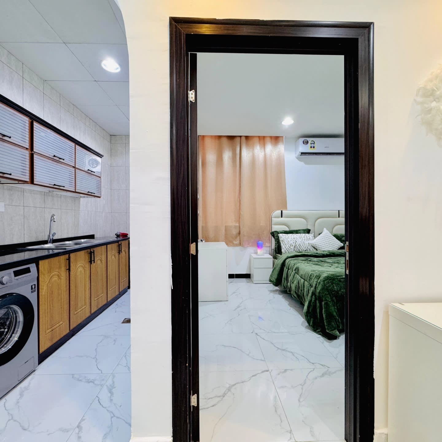 Fully furnished 1BHK apartment - photo 5