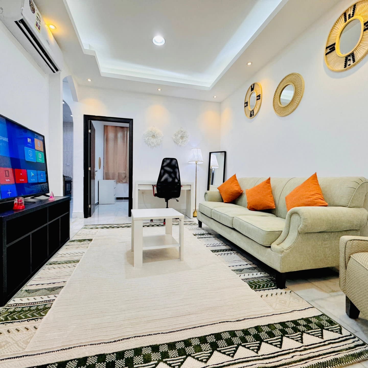 Fully furnished 1BHK apartment - photo 1