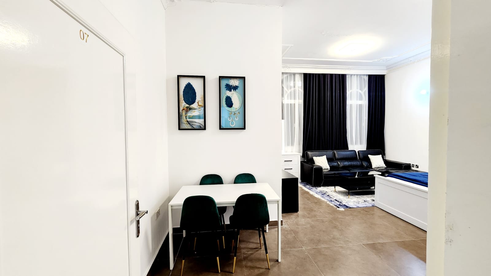 Fully furnished studio apartment - photo 1