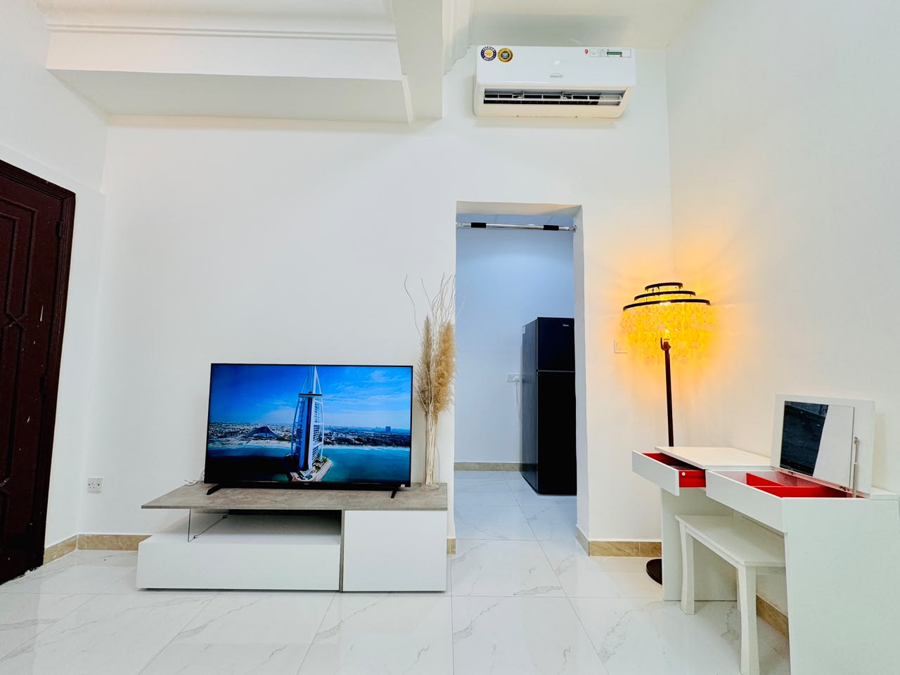 Fully Furnished Studio Opposite Mushrif Mall — Available October 10th - photo 10
