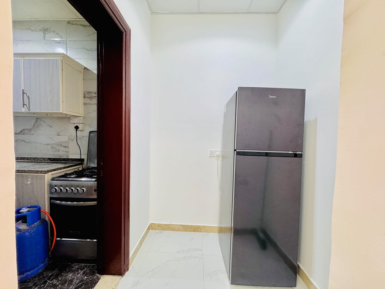 Fully Furnished Studio Opposite Mushrif Mall — Available October 10th - photo 11