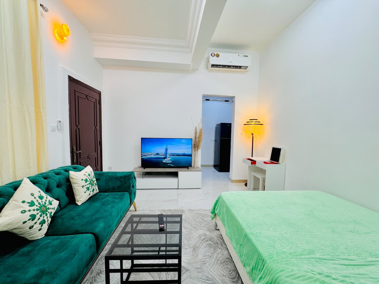 Fully Furnished Studio Opposite Mushrif Mall — Available October 10th - photo 4
