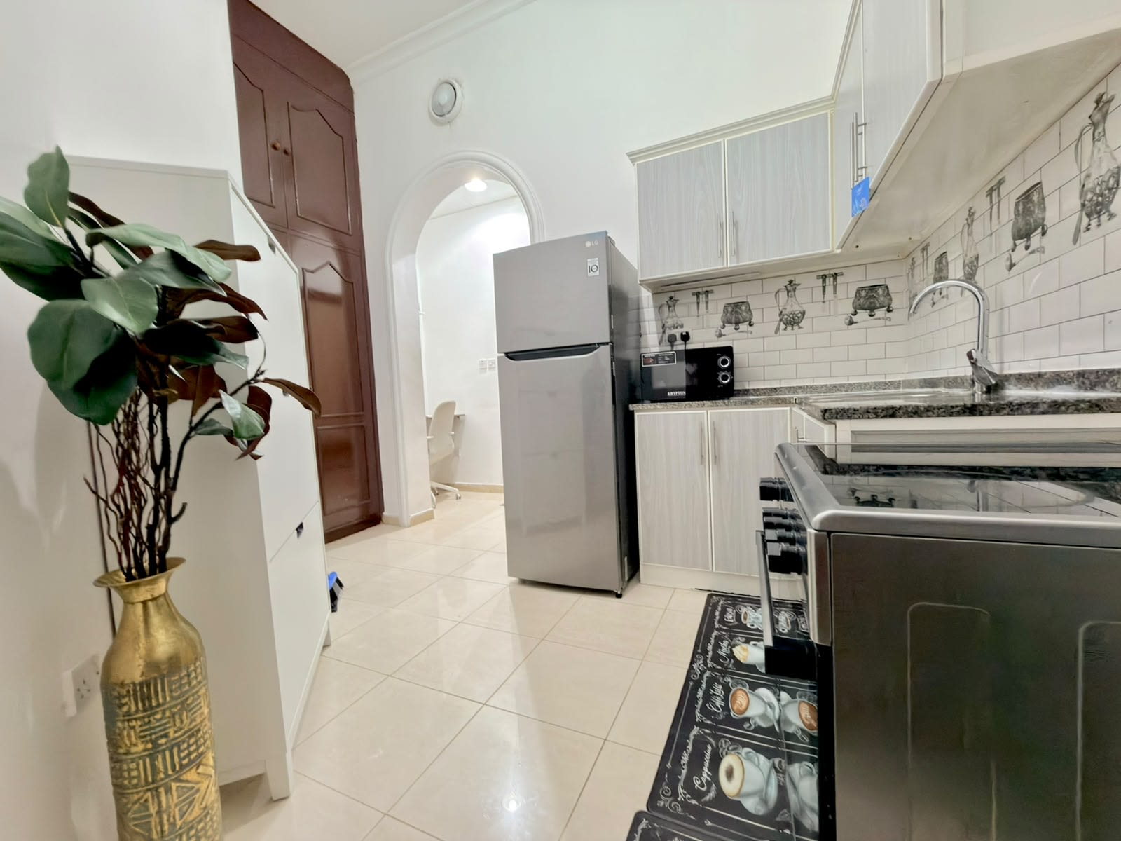 Fully Furnished Studio with Private Backyard — Opposite Mushrif Mall - photo 13