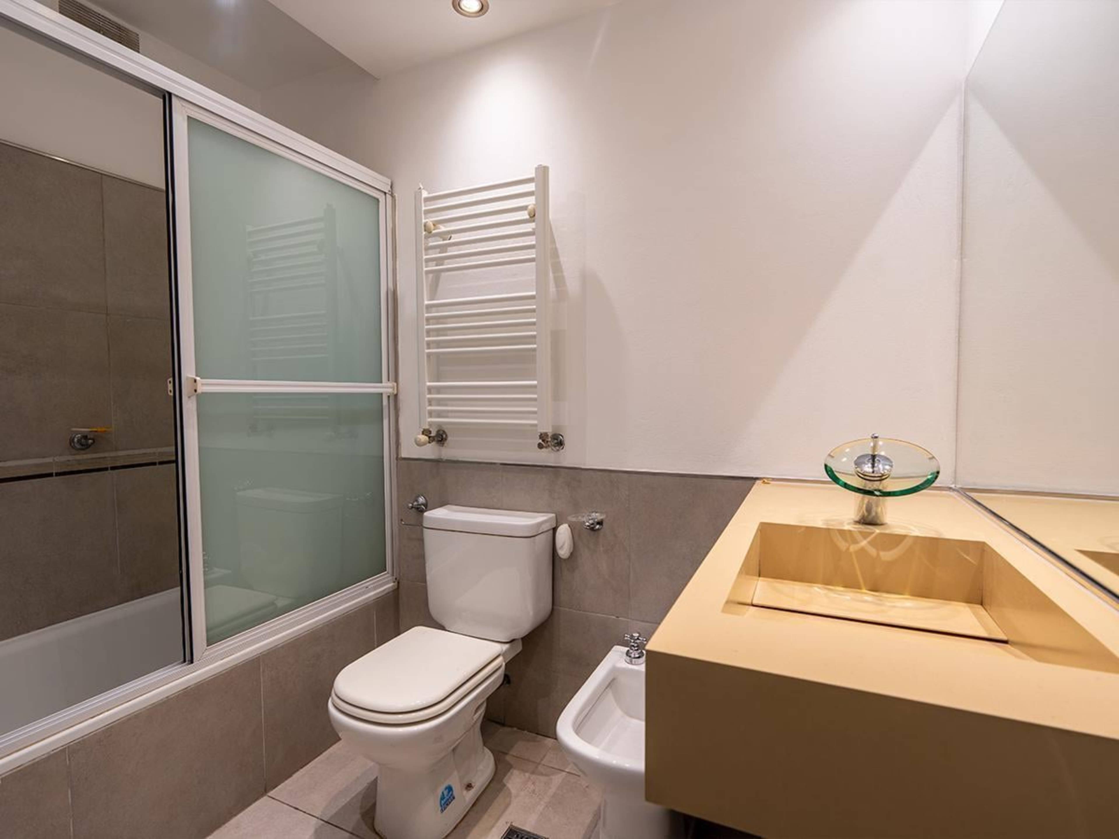 OPORTUNIDAD ÚNICA EN NUEVA CÓRDOBA - DEPTO 3 DORM 2 COCHERAS EDIF. CON AMENITIES - bano