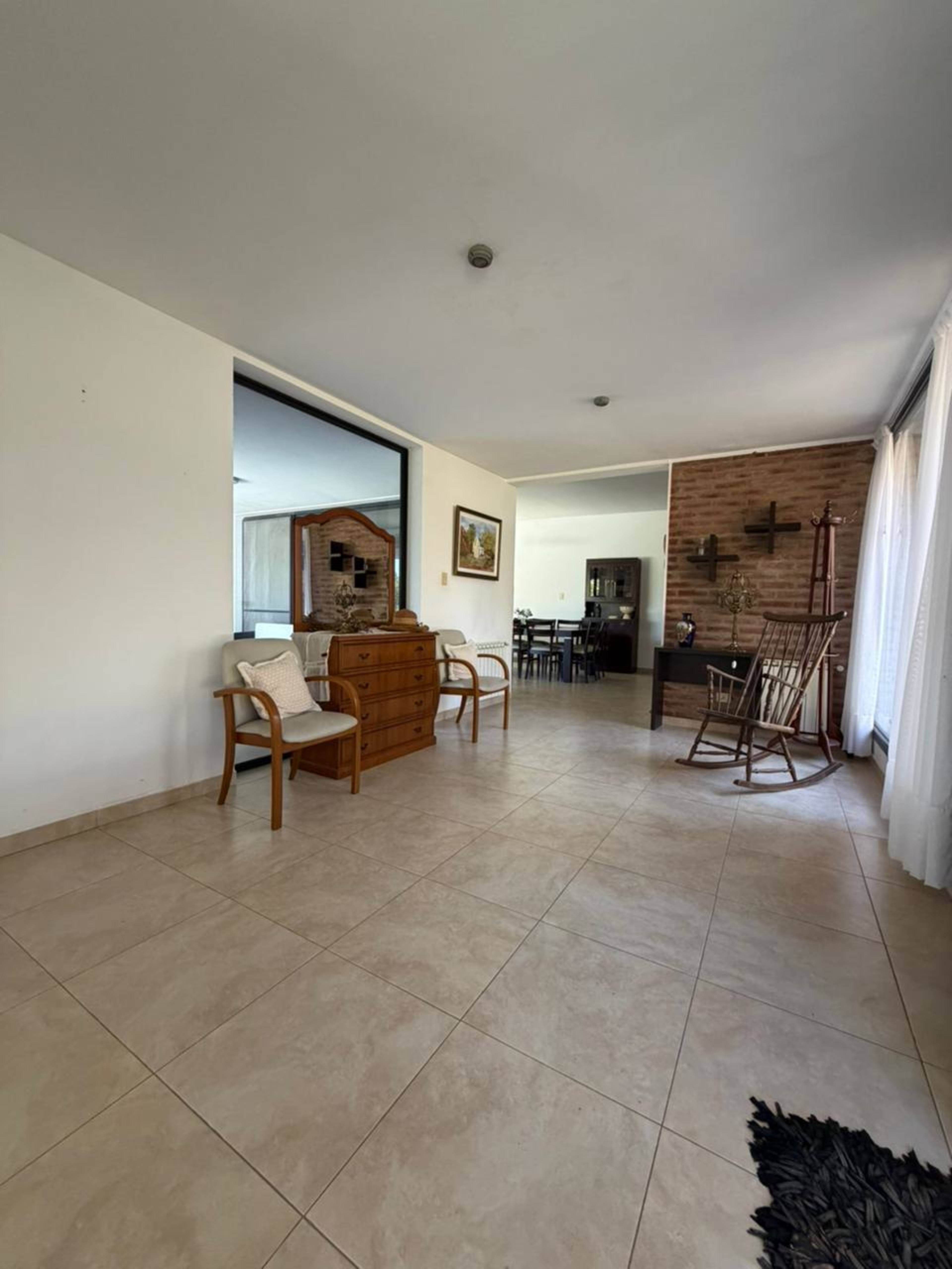 OPORTUNIDAD COUNTRY CAUSANA - TERRENO MÁS DE 2000M² CALIDAD PILETA - living_comedor