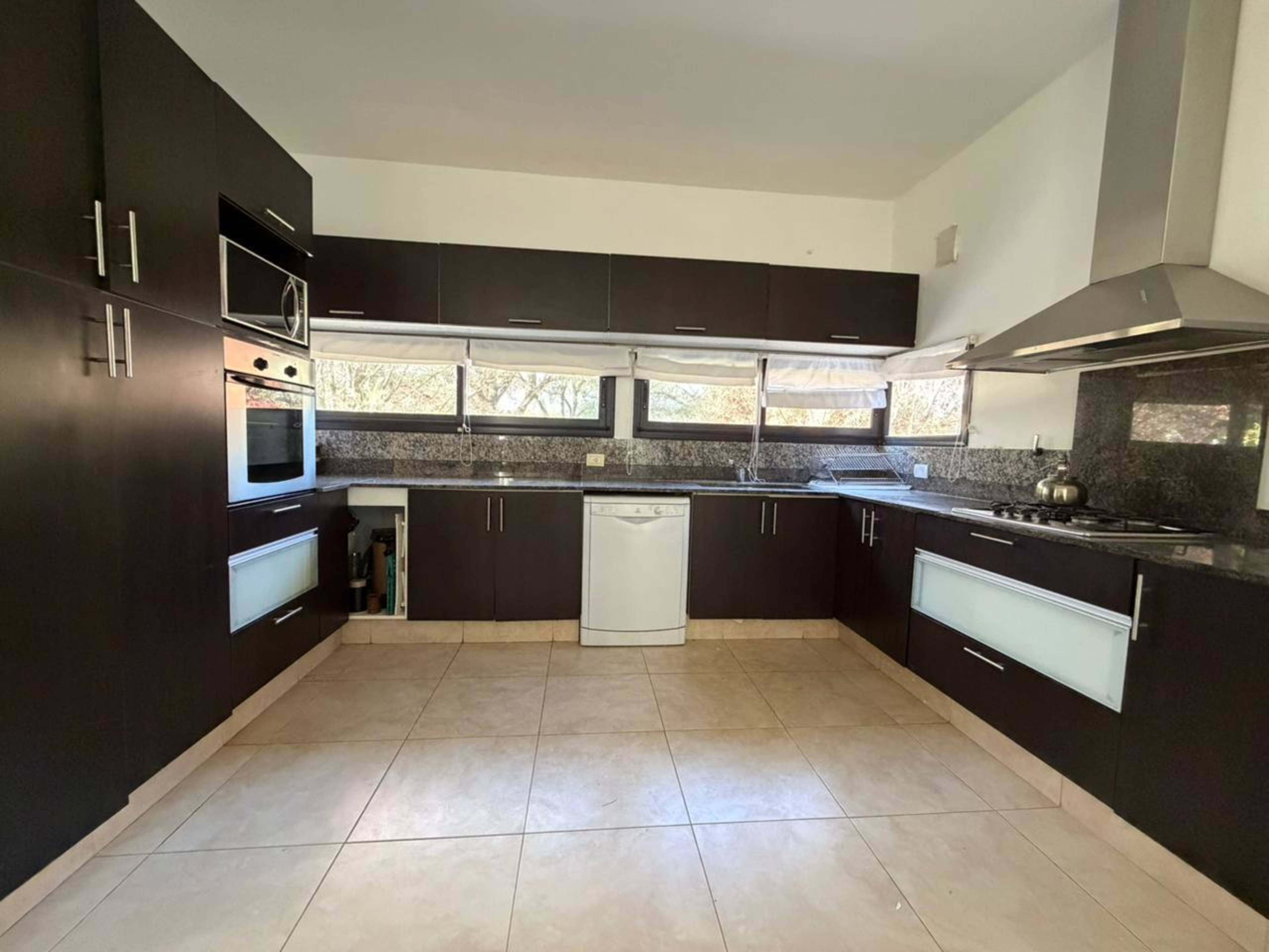 OPORTUNIDAD COUNTRY CAUSANA - TERRENO MÁS DE 2000M² CALIDAD PILETA - cocina