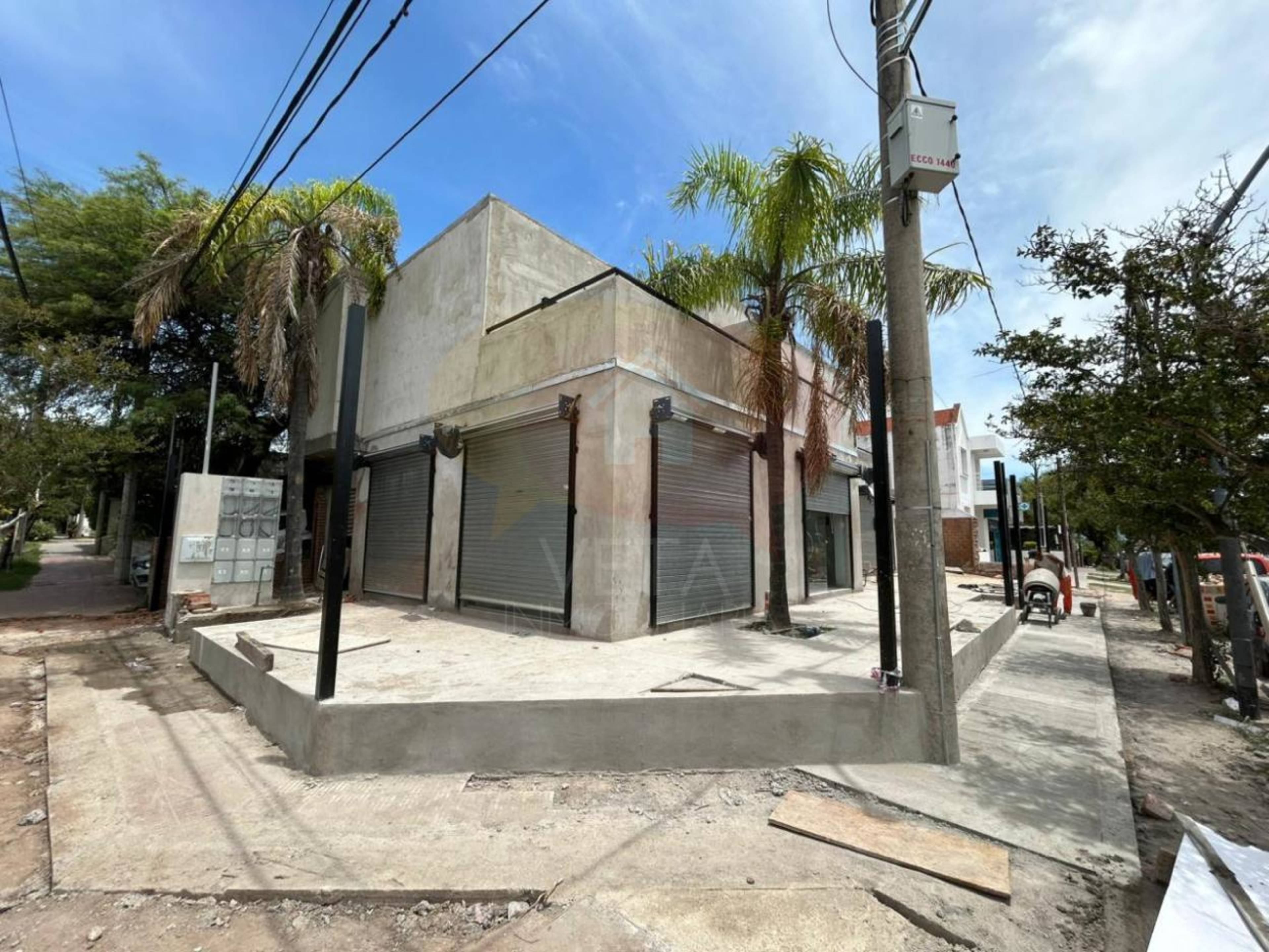 LOCALES COMERCIALES FRENTE A CLÍNICA VÉLEZ SARSFIELD - A ESTRENAR - extra
