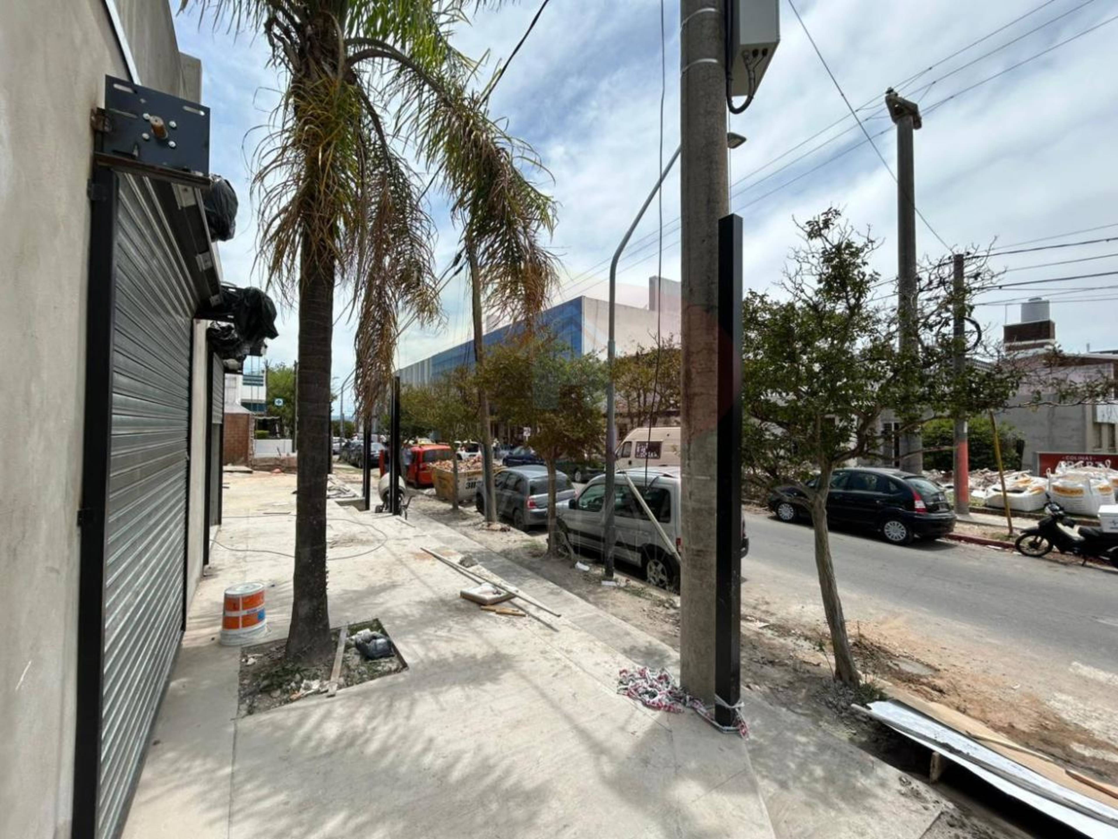 LOCALES COMERCIALES FRENTE A CLÍNICA VÉLEZ SARSFIELD - A ESTRENAR - extra