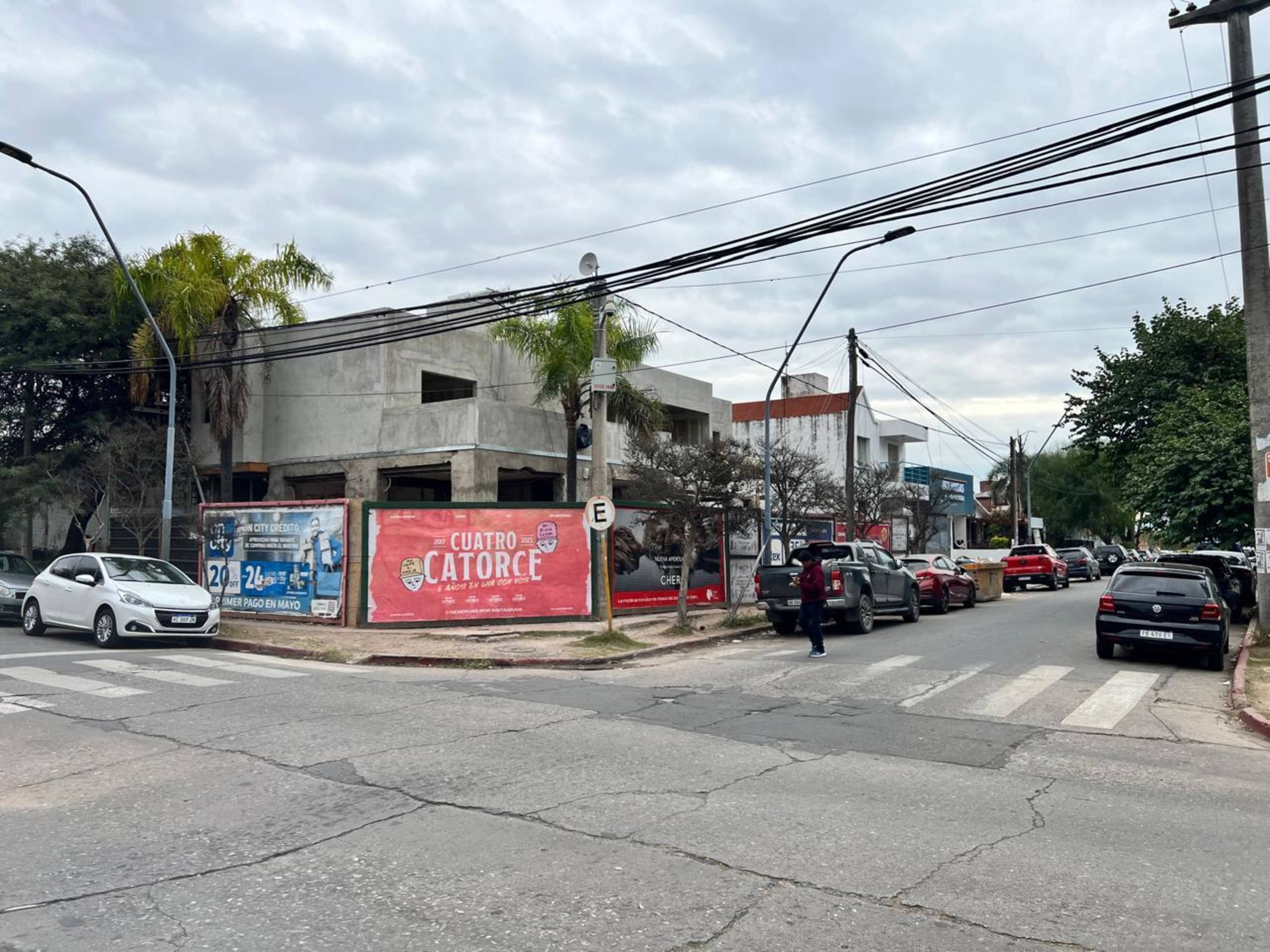 LOCALES COMERCIALES FRENTE A CLÍNICA VÉLEZ SARSFIELD - A ESTRENAR - extra