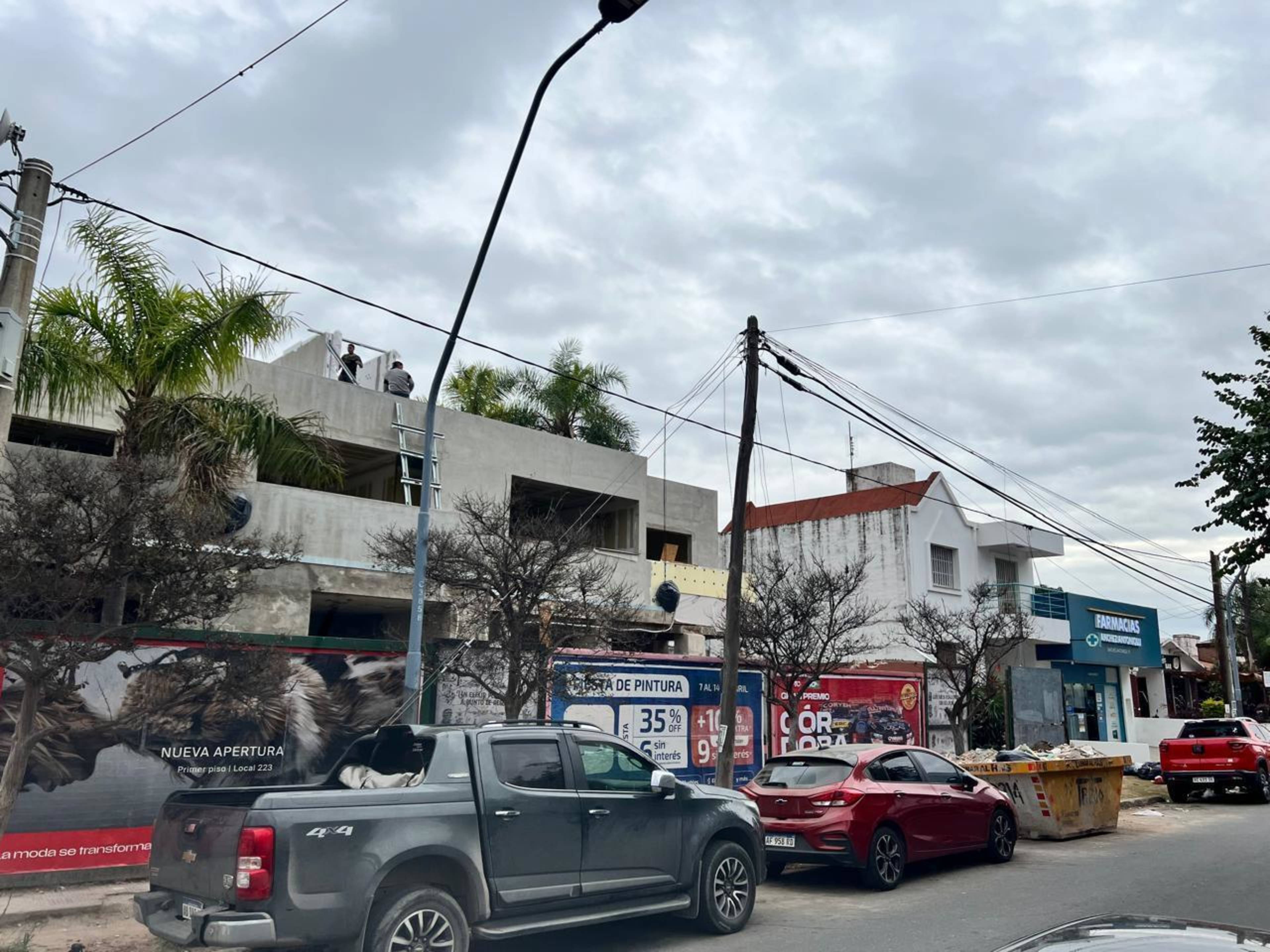 LOCALES COMERCIALES FRENTE A CLÍNICA VÉLEZ SARSFIELD - A ESTRENAR - extra