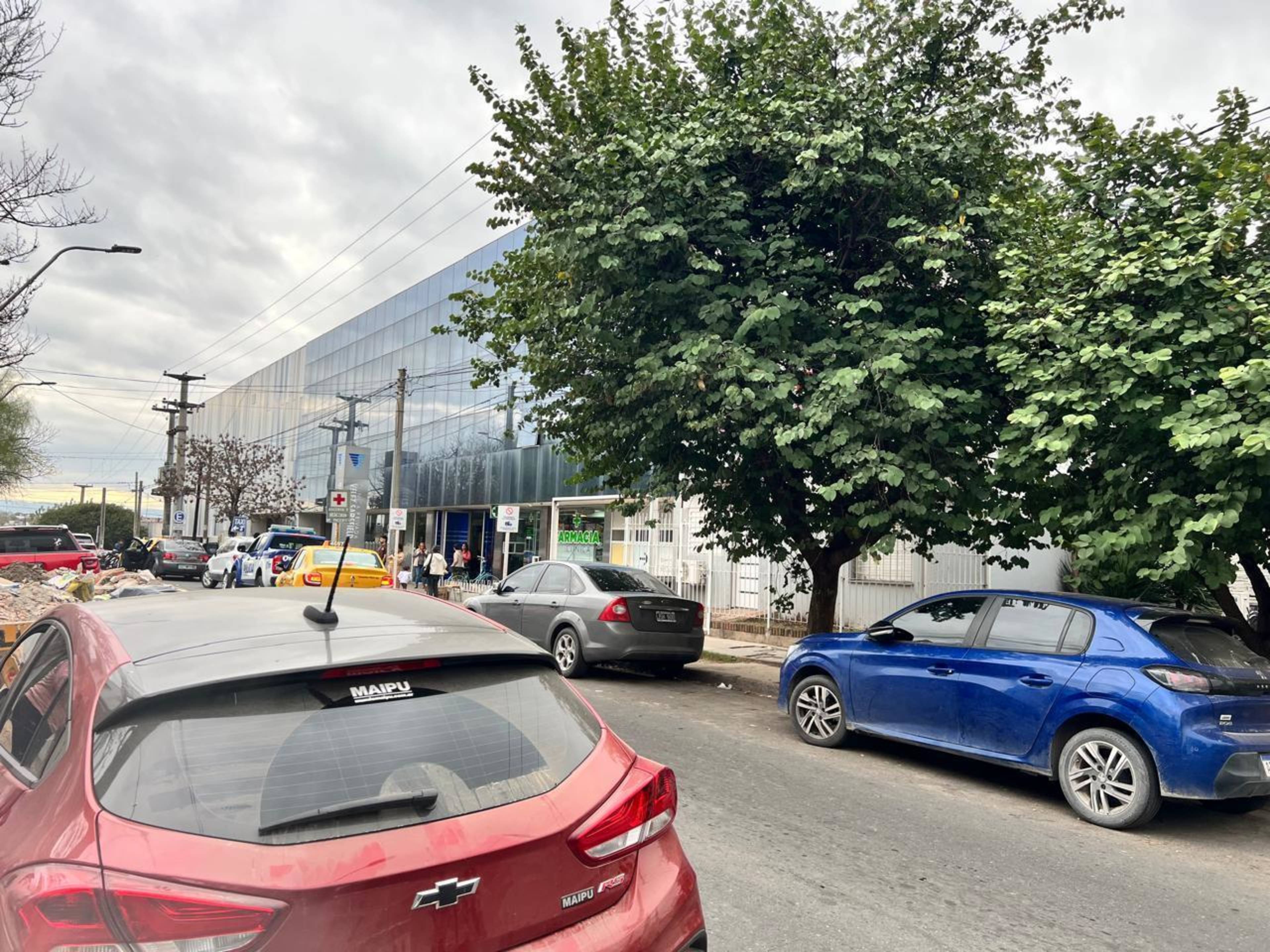 LOCALES COMERCIALES FRENTE A CLÍNICA VÉLEZ SARSFIELD - A ESTRENAR - extra