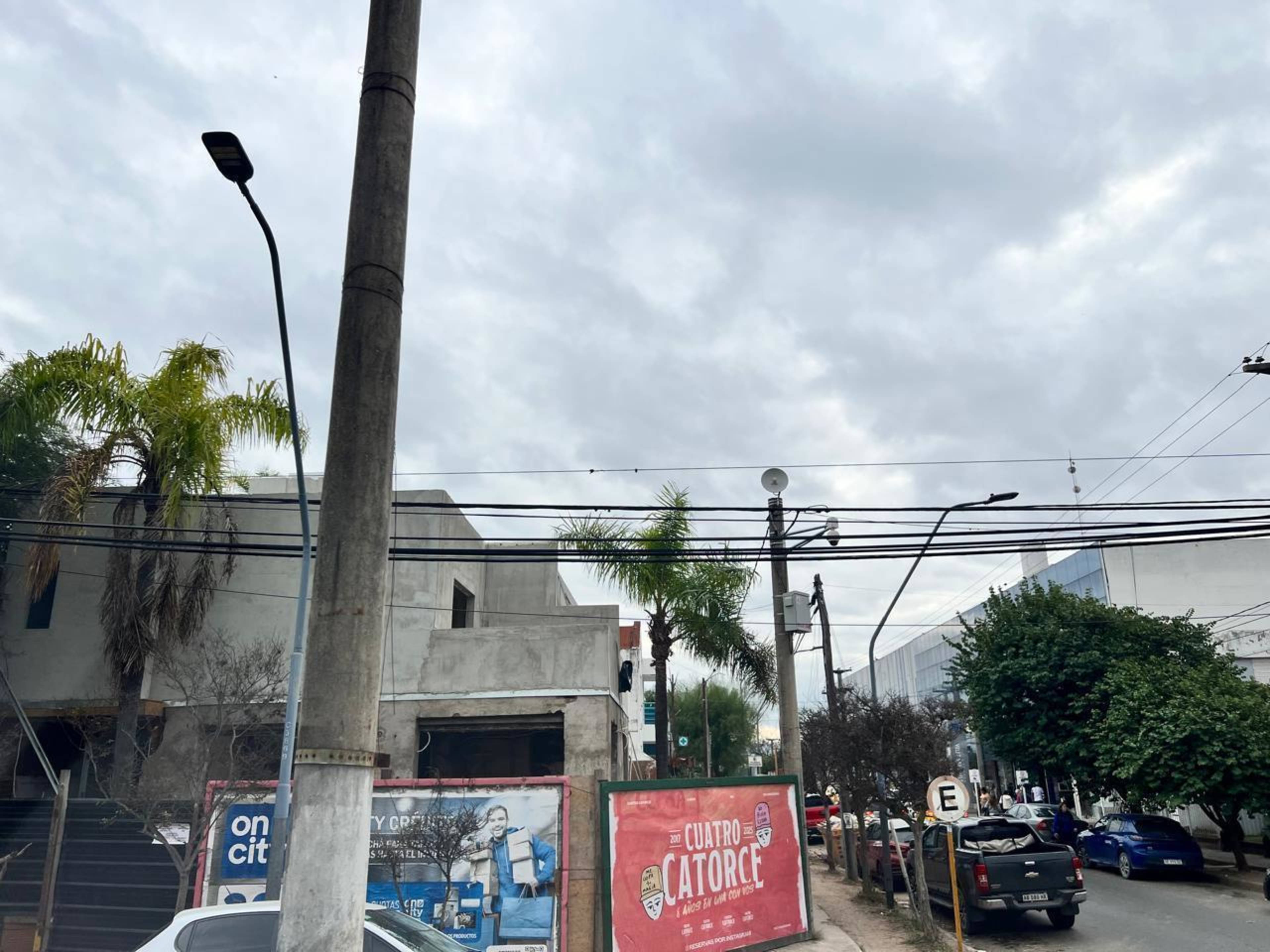LOCALES COMERCIALES FRENTE A CLÍNICA VÉLEZ SARSFIELD - A ESTRENAR - extra