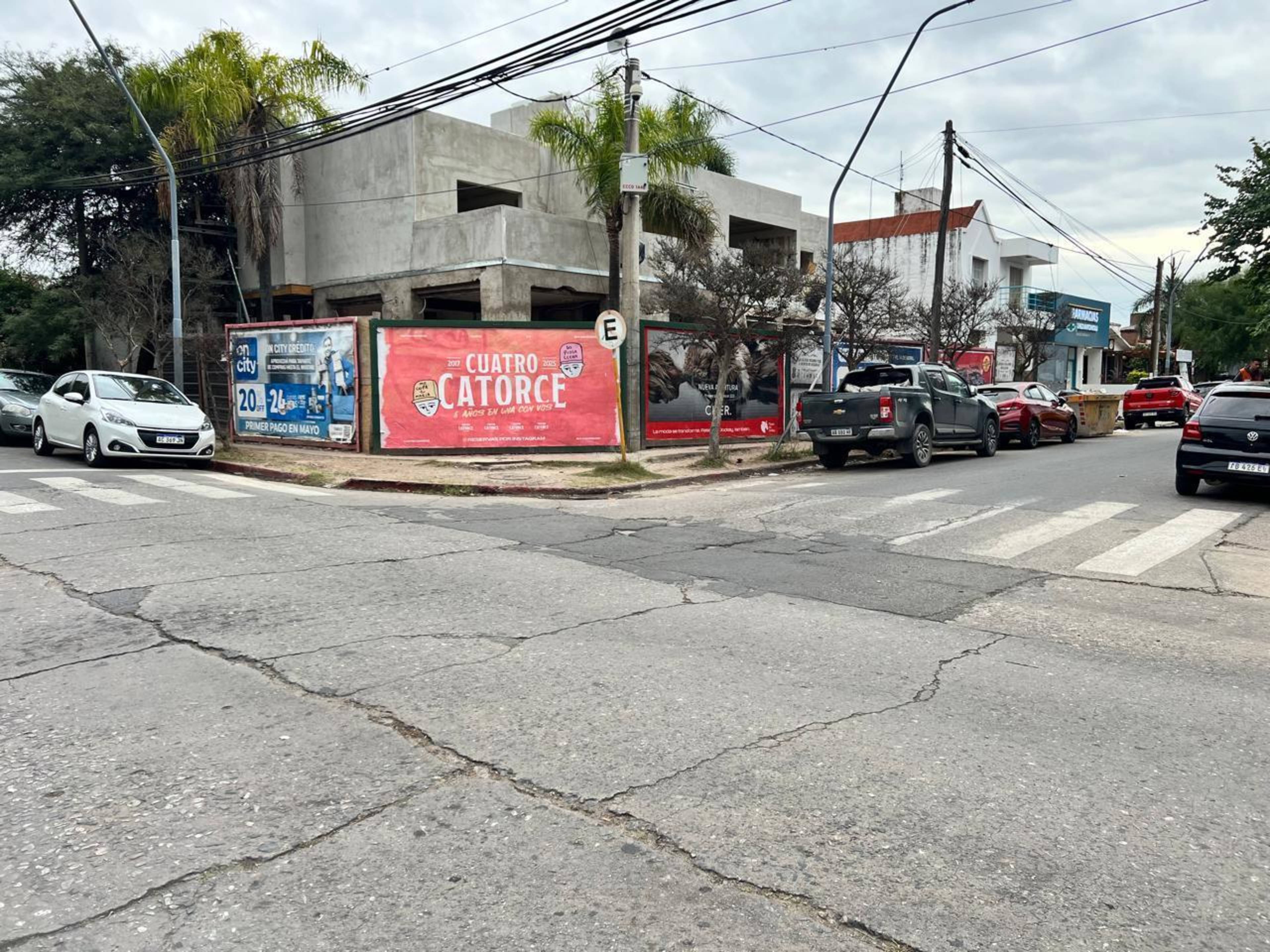 LOCALES COMERCIALES FRENTE A CLÍNICA VÉLEZ SARSFIELD - A ESTRENAR - extra