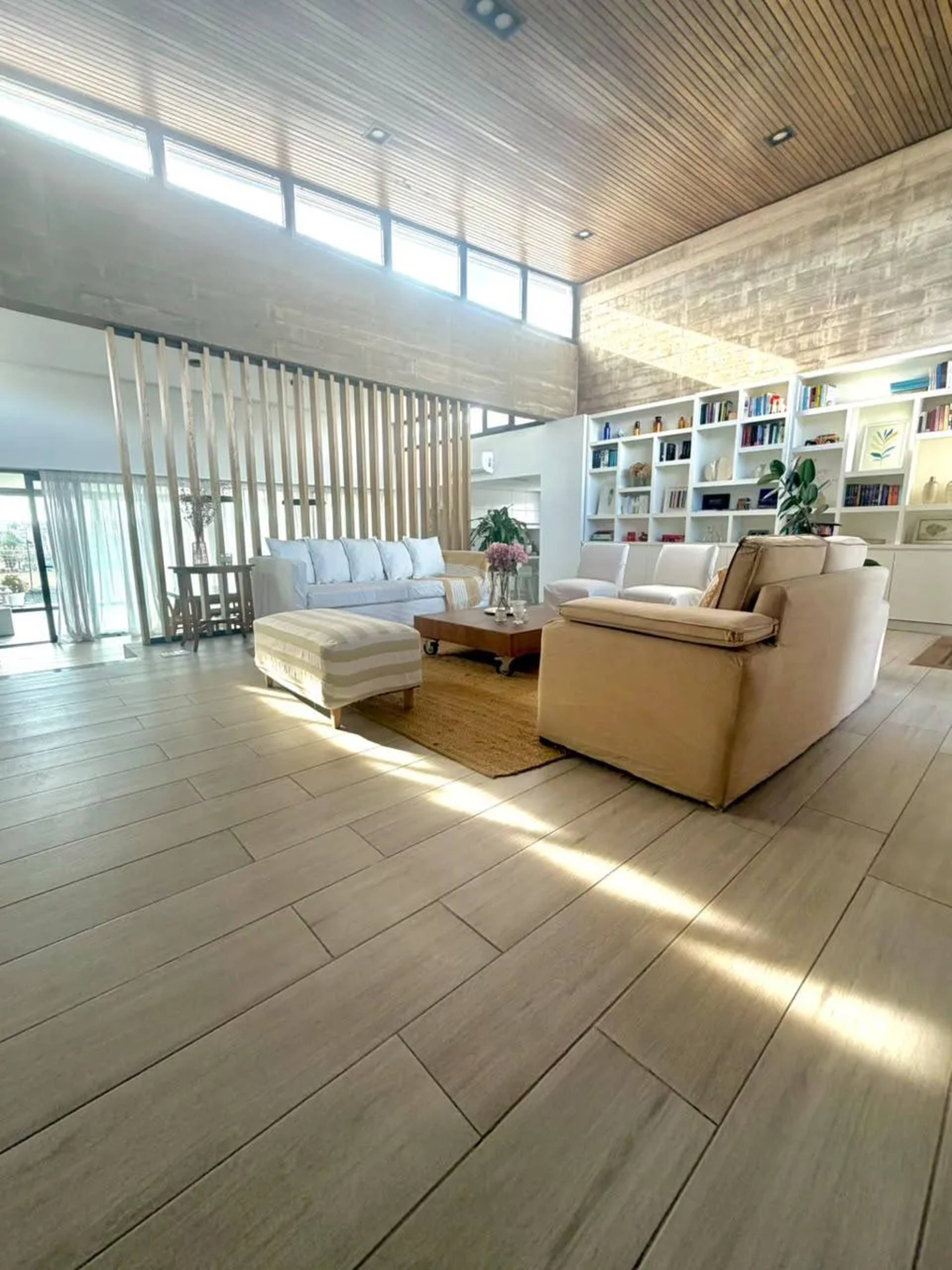 Casa La Cascada Country Golf (alquiler) - living_comedor