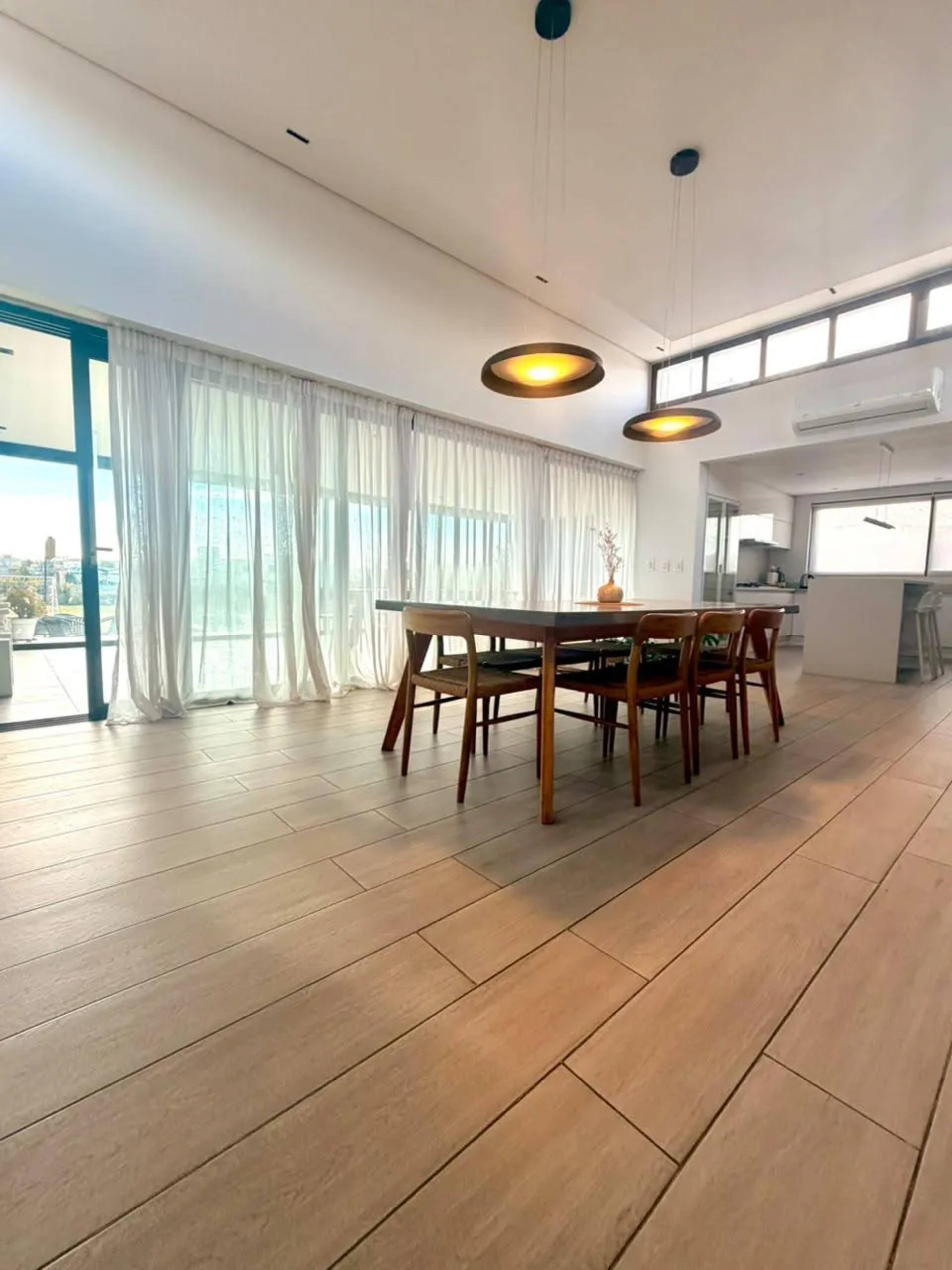 Casa La Cascada Country Golf (alquiler) - living_comedor