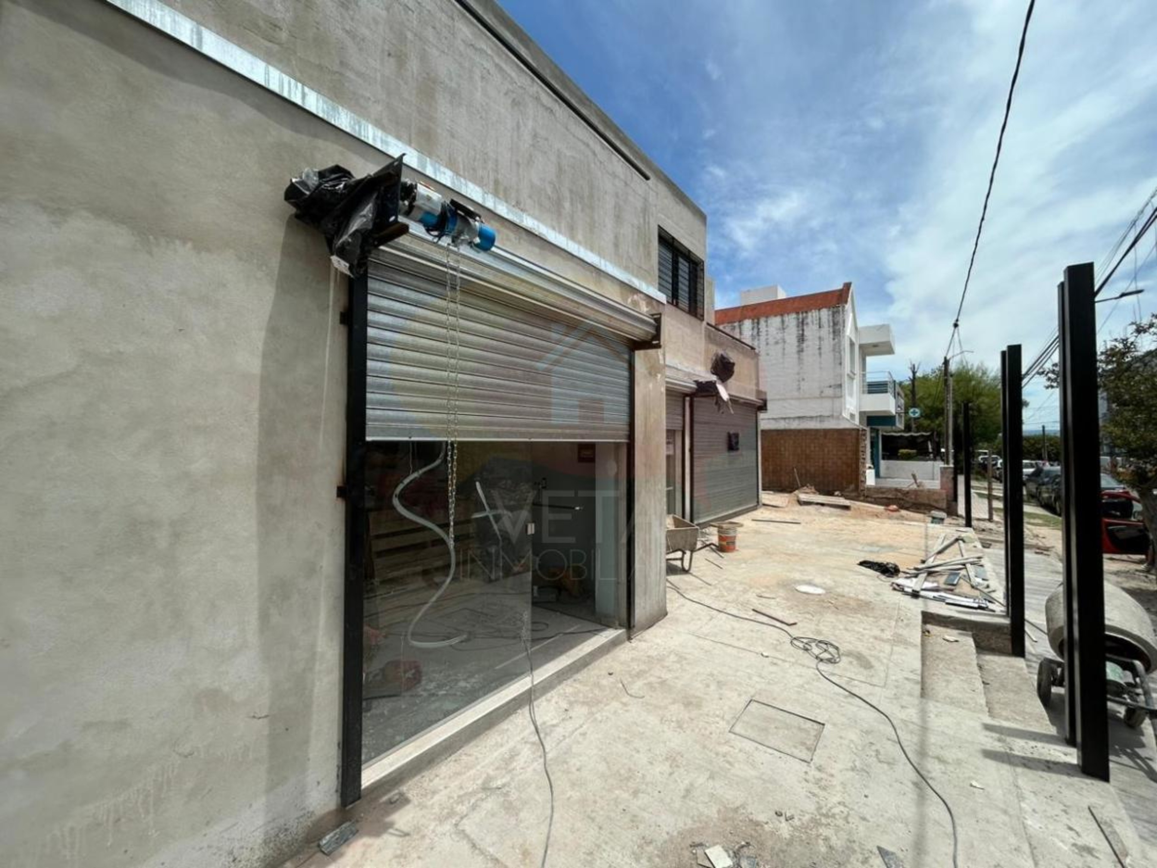 LOCALES COMERCIALES FRENTE A CLÍNICA VÉLEZ SARSFIELD - A ESTRENAR - portada