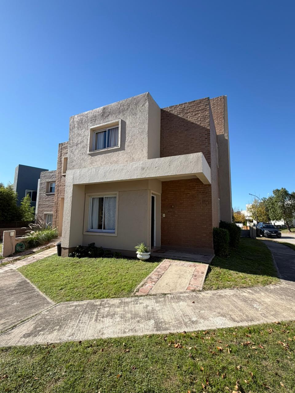 EXCELENTE DUPLEX EN ALQUILER EN ALTOS DE MANANTIALES