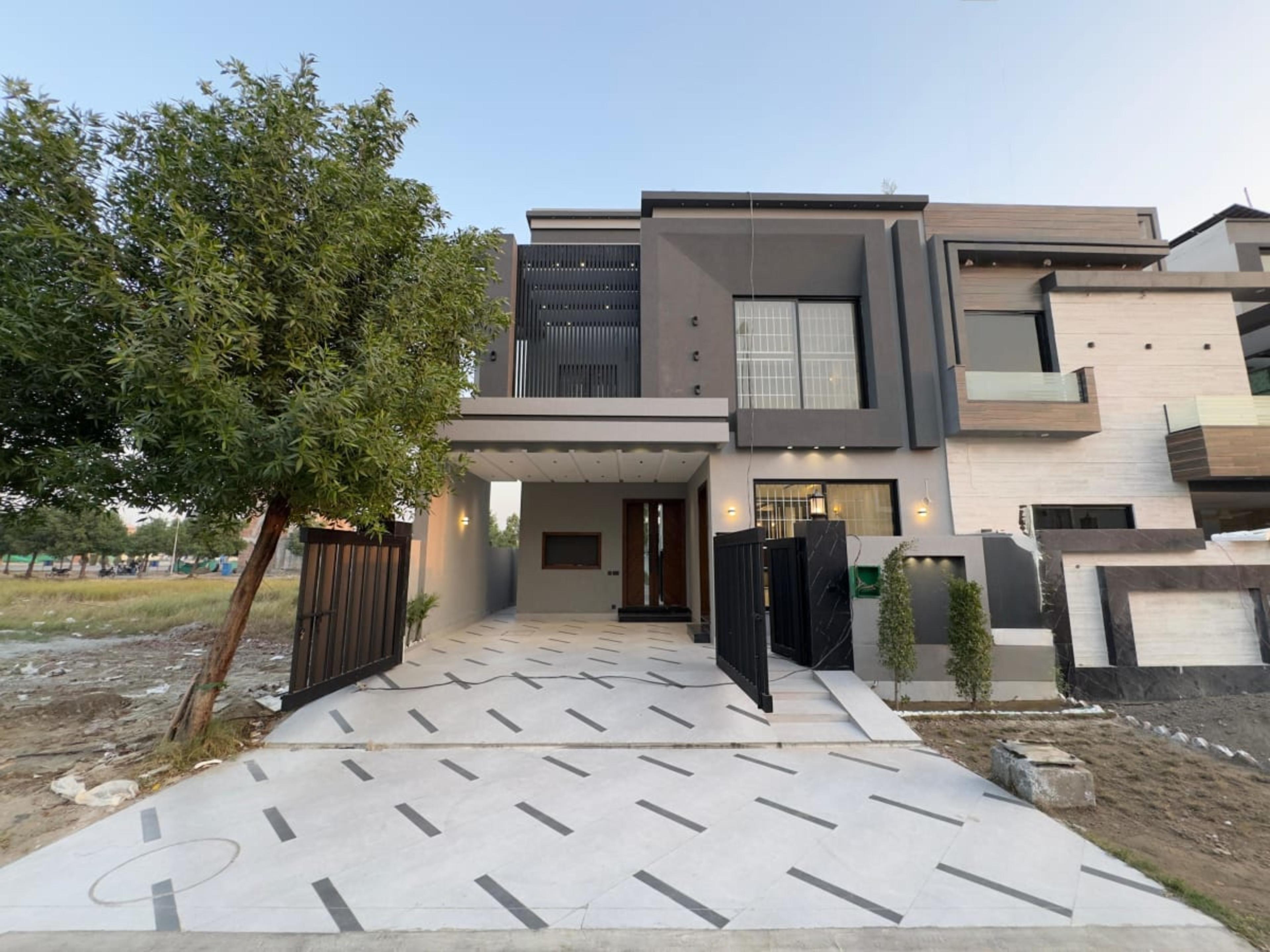 8 Marla Brand New House 