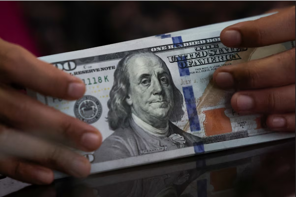 Dollar Inches Higher as U.S. 10-Year Treasury Yield Hits Highest Level Since 2007